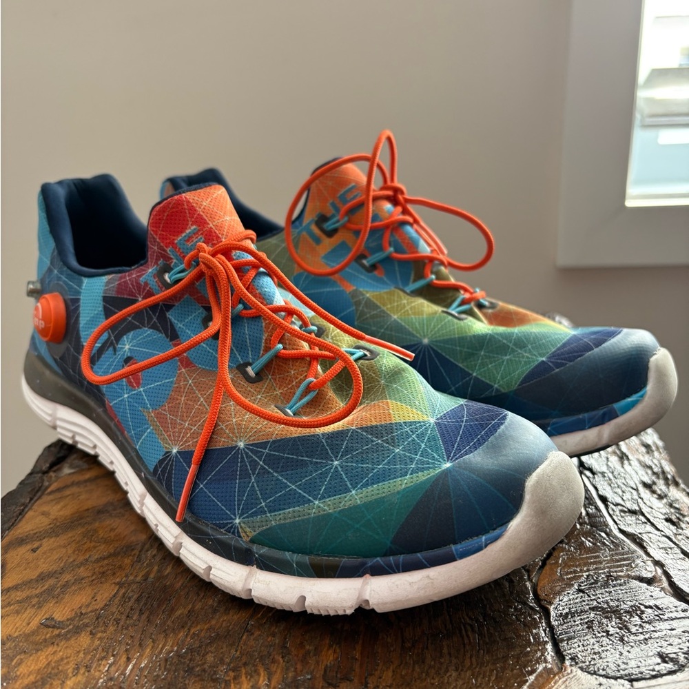 Reebok the pump Fusion running shoe Colorful Geometric Pattern with Orange Laces